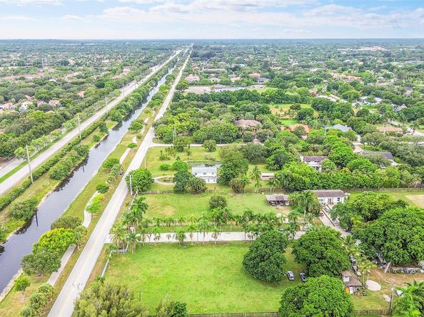 1201 N Old Hiatus Rd, Plantation FL 33323