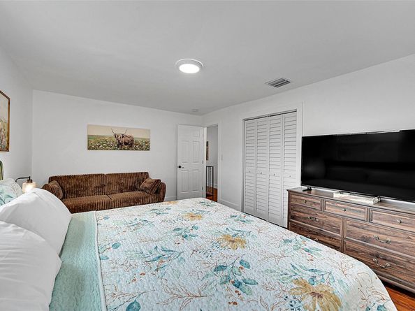 1201 N Old Hiatus Rd, Plantation FL 33323