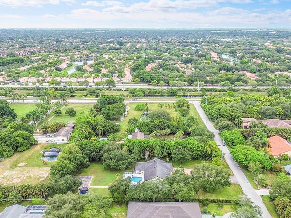 1201 N Old Hiatus Rd, Plantation FL 33323