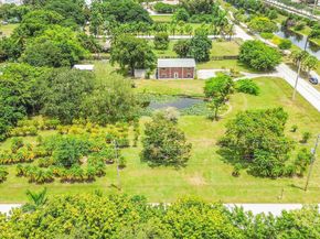1201 N Old Hiatus Rd, Plantation FL 33323