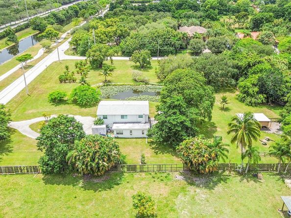 1201 N Old Hiatus Rd, Plantation FL 33323