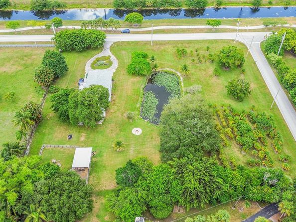 1201 N Old Hiatus Rd, Plantation FL 33323