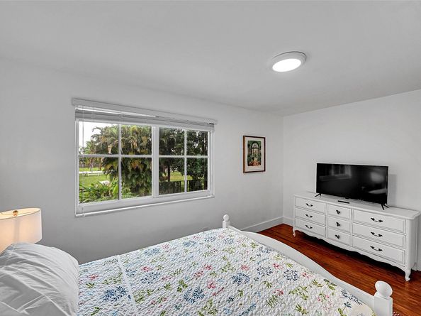 1201 N Old Hiatus Rd, Plantation FL 33323