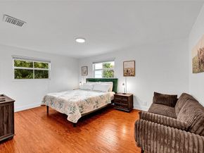1201 N Old Hiatus Rd, Plantation FL 33323