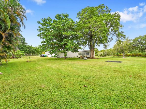 1201 N Old Hiatus Rd, Plantation FL 33323