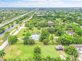 1201 N Old Hiatus Rd, Plantation FL 33323