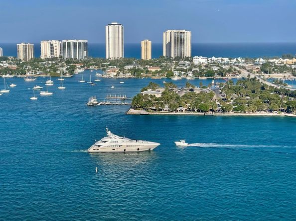 2640 Lake Shore Drive 2309, Riviera Beach FL 33404