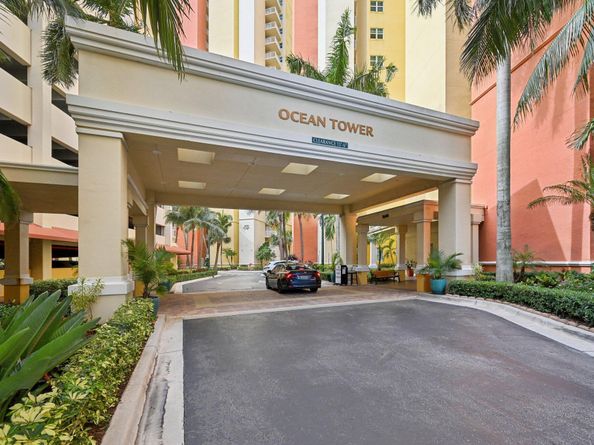 2640 Lake Shore Drive 2309, Riviera Beach FL 33404