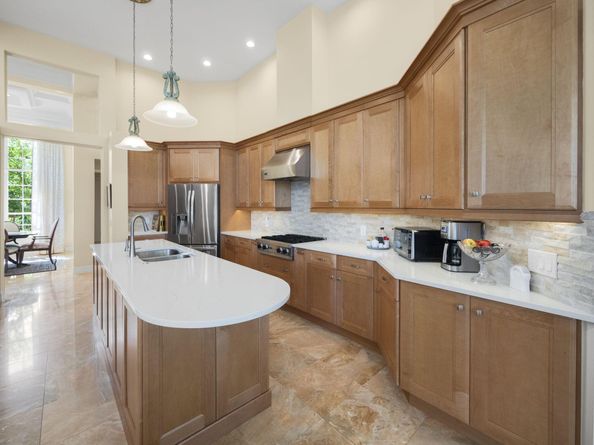 66 St James Drive, Palm Beach Gardens FL 33418
