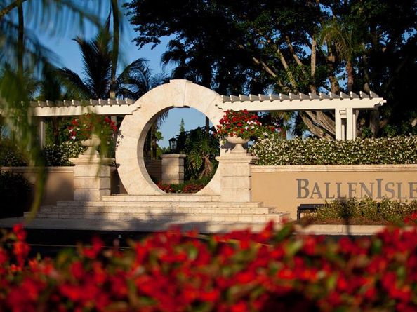 66 St James Drive, Palm Beach Gardens FL 33418