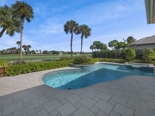 66 St James Drive, Palm Beach Gardens FL 33418