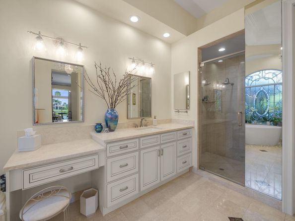 66 St James Drive, Palm Beach Gardens FL 33418
