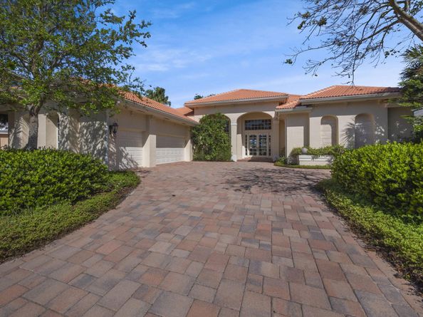 66 St James Drive, Palm Beach Gardens FL 33418