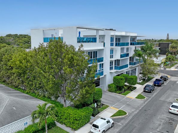 1 S Palmway 204, Lake Worth Beach FL 33460