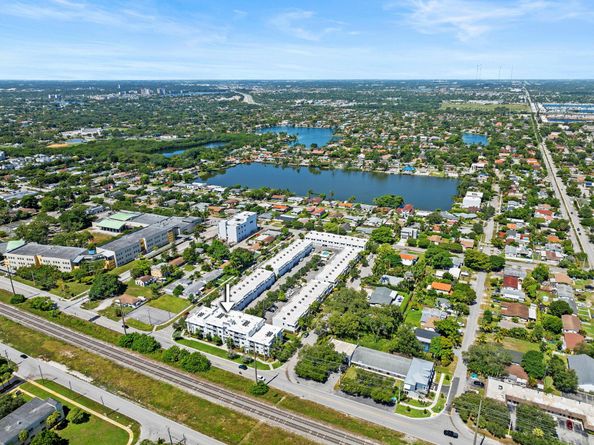 2651 NE 212th TER 201, Aventura FL 33180