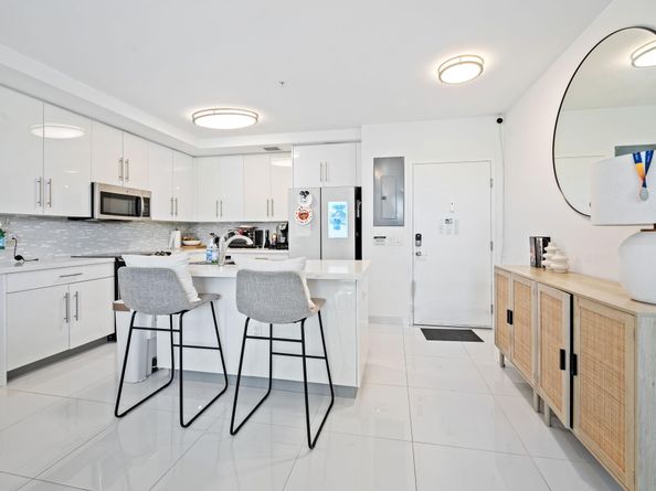 2651 NE 212th TER 201, Aventura FL 33180