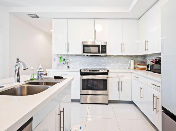 2651 NE 212th TER 201, Aventura FL 33180