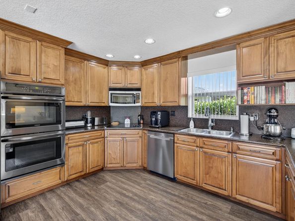 1733 NW 92 Way, Coral Springs FL 33071