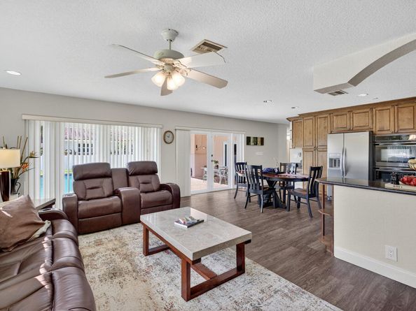 1733 NW 92 Way, Coral Springs FL 33071