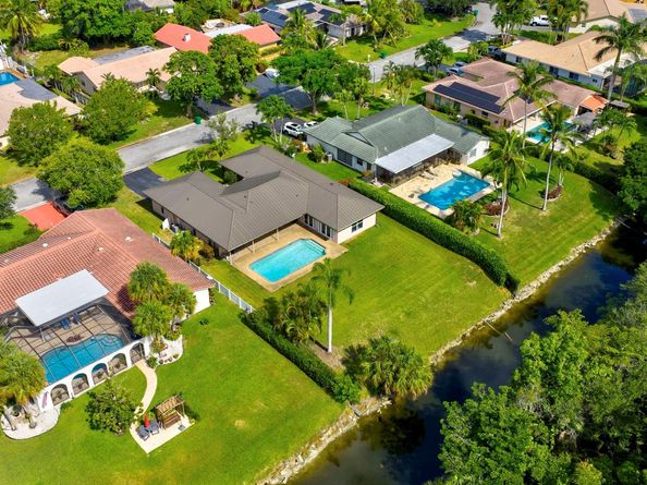 1733 NW 92 Way, Coral Springs FL 33071