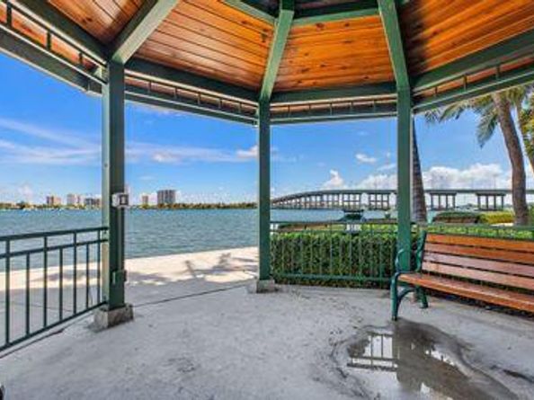 2650 Lake Shore Drive 2202, Riviera Beach FL 33404