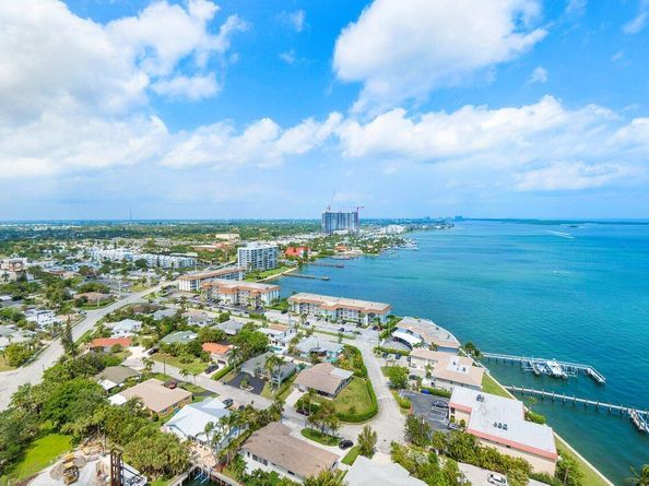 2650 Lake Shore Drive 2202, Riviera Beach FL 33404