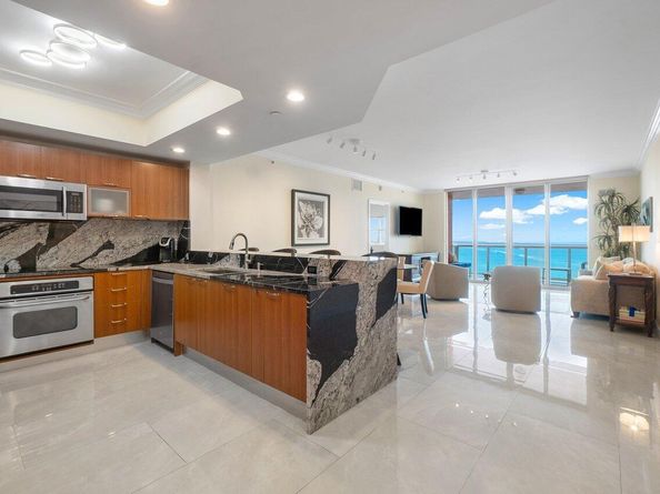 2650 Lake Shore Drive 2202, Riviera Beach FL 33404