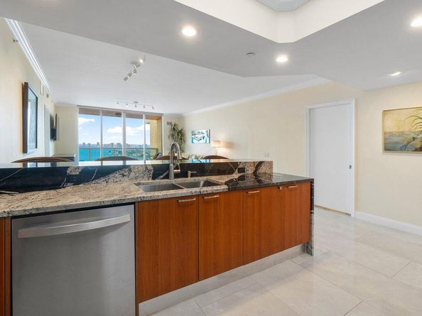 2650 Lake Shore Drive 2202, Riviera Beach FL 33404