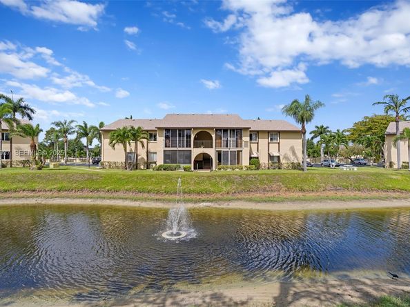 336 Pine Ridge Circle B1, Greenacres FL 33463
