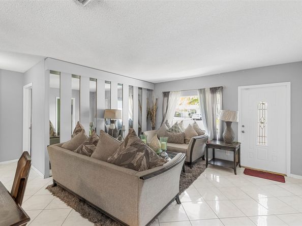 3811 NW 28th St, Lauderdale Lakes FL 33311