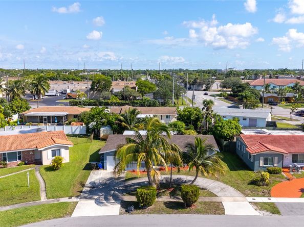 3811 NW 28th St, Lauderdale Lakes FL 33311