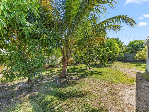 3811 NW 28th St, Lauderdale Lakes FL 33311