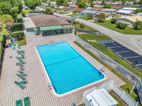 5707 NW 87th Ave, Tamarac FL 33321