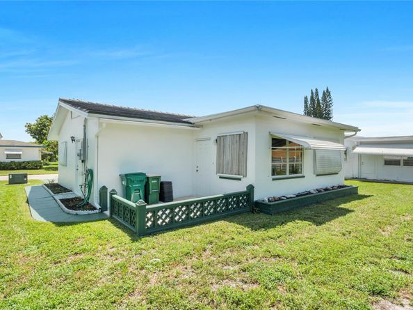 5707 NW 87th Ave, Tamarac FL 33321