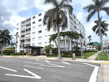 1 N Golfview Road