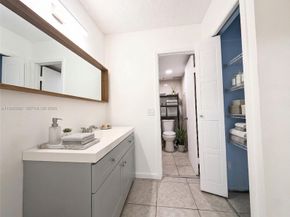 310 Lakeview Drive 105, Weston FL 33326