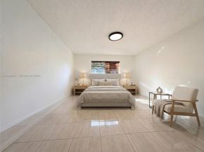 310 Lakeview Drive 105, Weston FL 33326