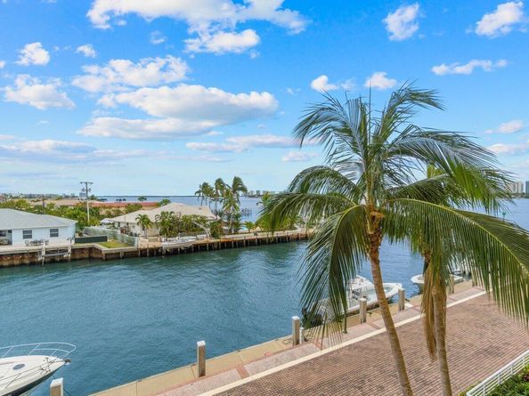 2650 Lake Shore Drive 302, Riviera Beach FL 33404