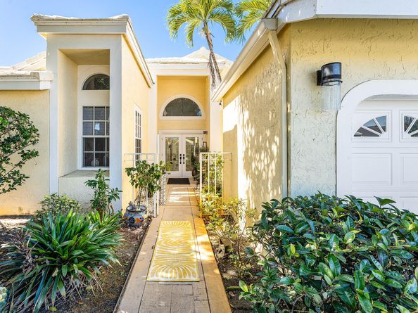 13853 Palm Grove Place, Palm Beach Gardens FL 33418