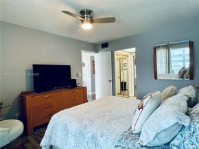 2300 Park Lane 201, Hollywood FL 33021