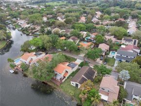 2905 Begonia Way, Cooper City FL 33026