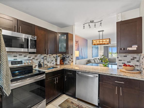 2223 Park Lane 210, Hollywood FL 33021