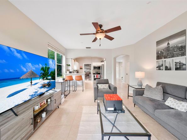 4919 Egret Ct, Coconut Creek FL 33073
