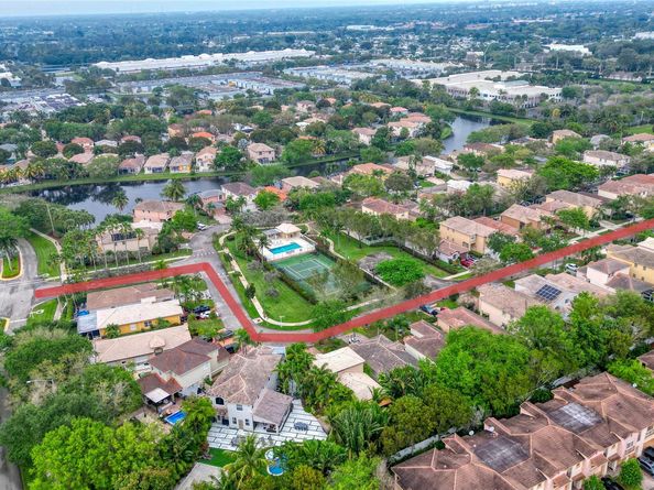 4919 Egret Ct, Coconut Creek FL 33073