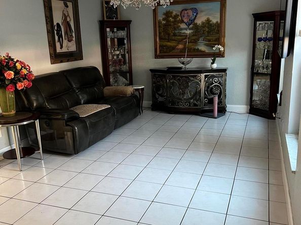 20 Laredo Place 21, Davie FL 33324