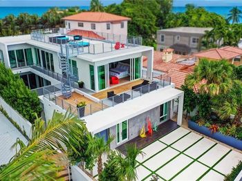 3325 NE 18TH