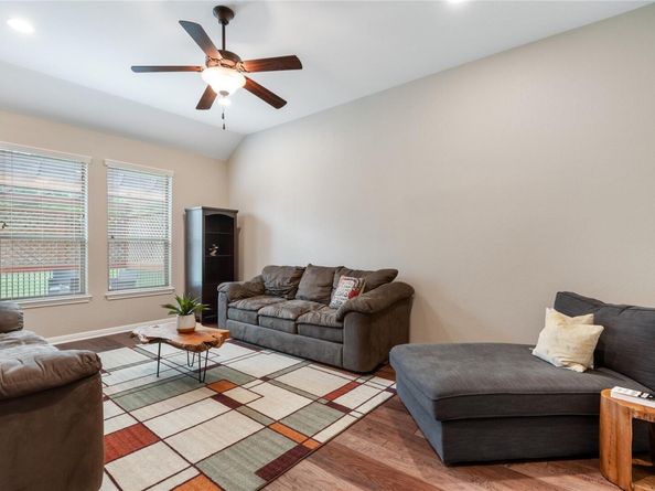 2420 Champions Corner DR, Leander TX 78641