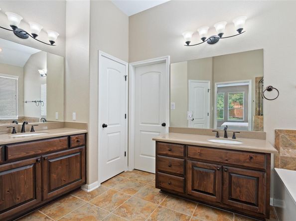2420 Champions Corner DR, Leander TX 78641