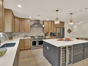 2713 Cascade DR