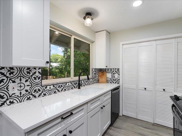 3400 Laguna DR, Austin TX 78741